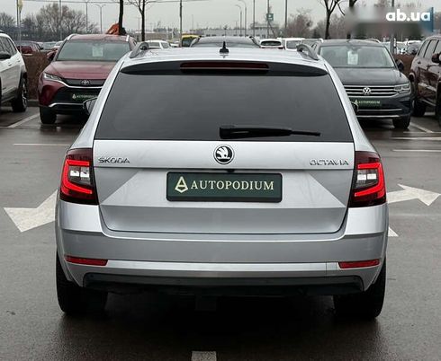 Skoda Octavia 2019 - фото 11