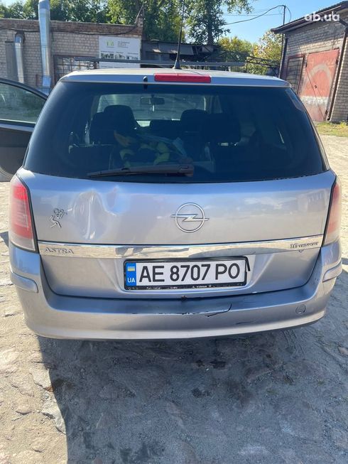 Opel Astra 2005 серебристый - фото 7
