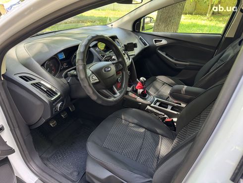Ford Focus 2017 белый - фото 7