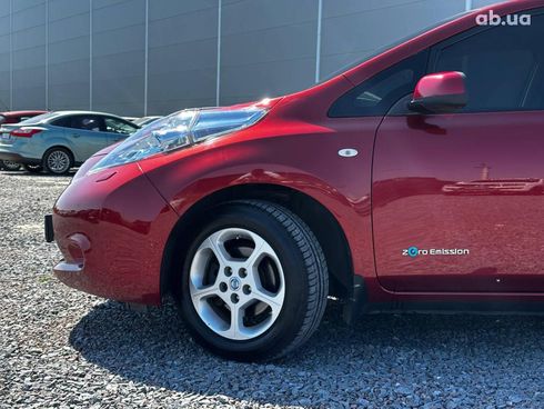 Nissan Leaf 2012 красный - фото 16