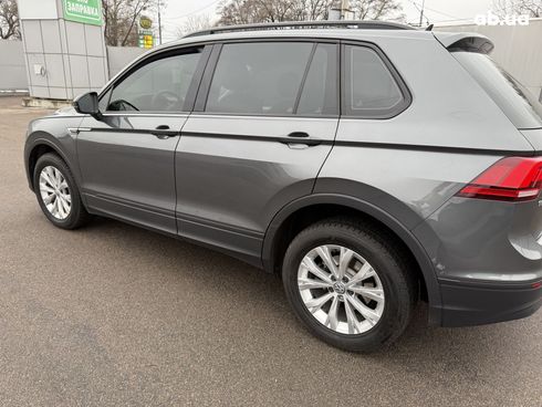 Volkswagen Tiguan 2018 серый - фото 5