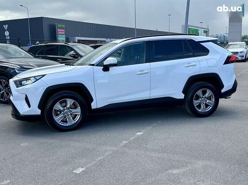 Toyota RAV4 2022 - фото 16