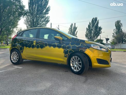 Ford Fiesta 2014 желтый - фото 9
