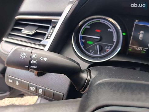 Toyota Camry 2019 - фото 16