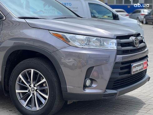 Toyota Highlander 2019 серый - фото 5