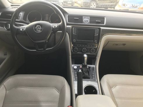 Volkswagen Passat 2016 серый - фото 4