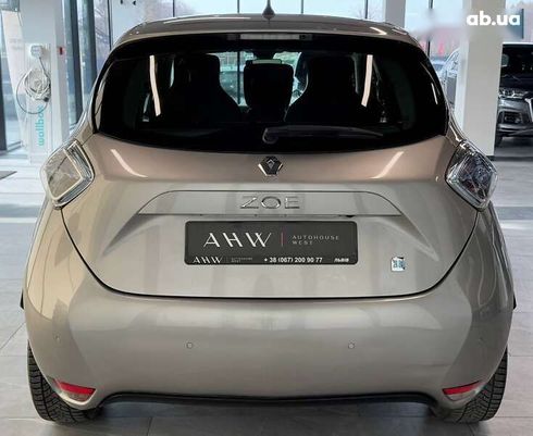 Renault Zoe 2016 - фото 13