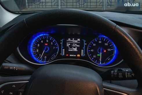 Chrysler Pacifica 2017 - фото 15