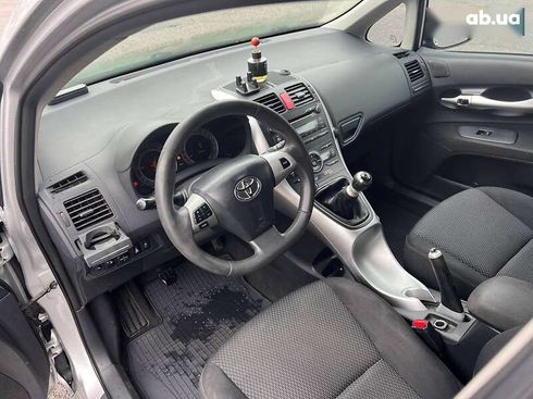 Toyota Auris 2011 - фото 11