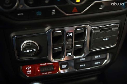 Jeep Wrangler 2023 - фото 18