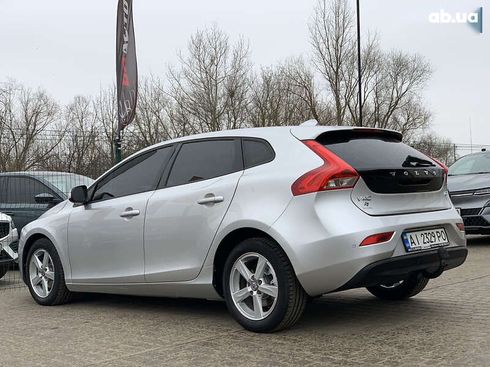 Volvo V40 2014 - фото 16