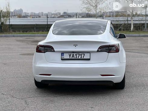 Tesla Model 3 2021 - фото 25