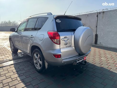 Toyota RAV4 2006 серый - фото 8