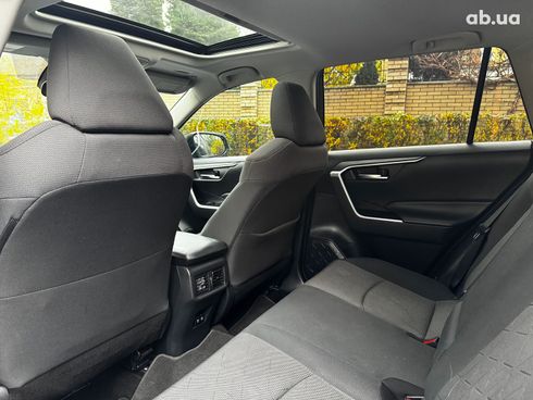 Toyota RAV4 2019 серый - фото 30