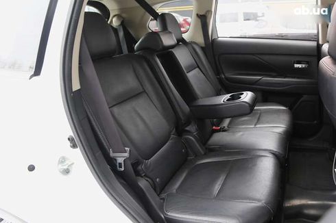 Mitsubishi Outlander 2017 - фото 11
