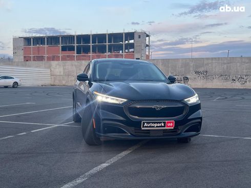 Ford Mustang Mach-E 2023 черный - фото 17