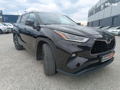 Toyota Highlander 2021 коричневый - фото 3