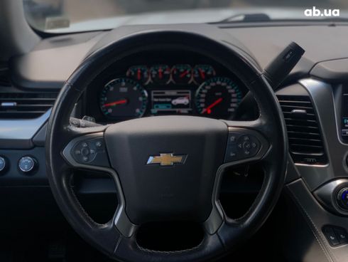 Chevrolet Suburban 2019 белый - фото 44