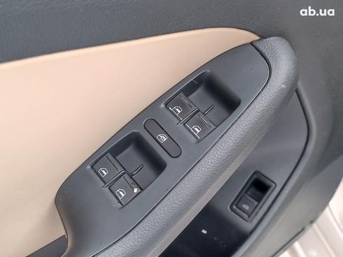 Volkswagen Jetta 2012 бежевый - фото 23