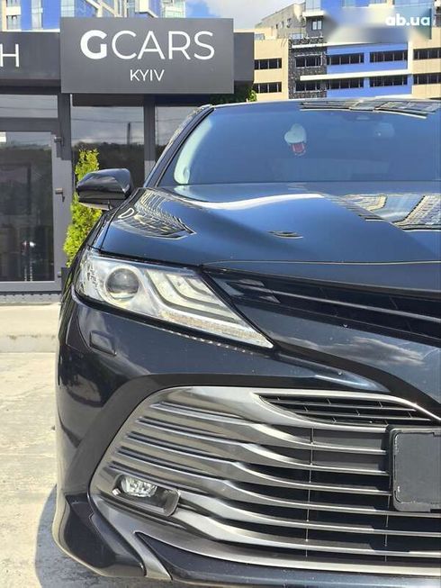 Toyota Camry 2019 - фото 2
