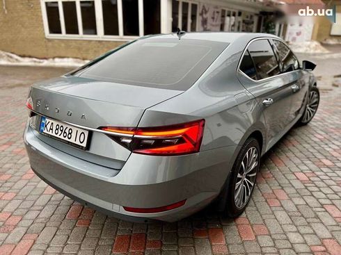 Skoda Superb 2021 - фото 9
