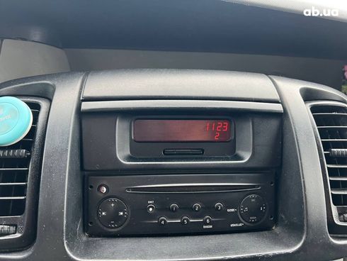 Renault Trafic 2007 желтый - фото 21