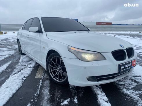 BMW 5 серия 2008 белый - фото 3