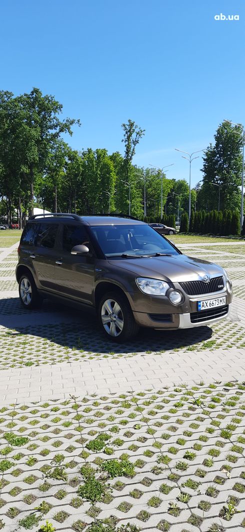 Skoda Yeti 2012 коричневый - фото 2