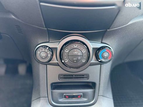 Ford Fiesta 2016 - фото 26