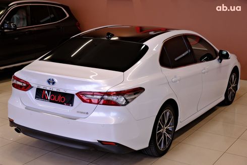 Toyota Camry 2021 белый - фото 5