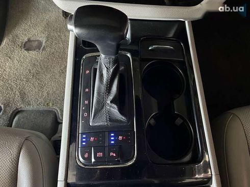 Kia Carnival 2016 - фото 16