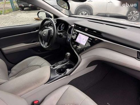 Toyota Camry 2020 - фото 15