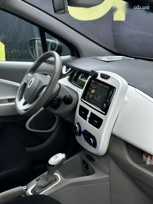 Renault Zoe 2015 - фото 12