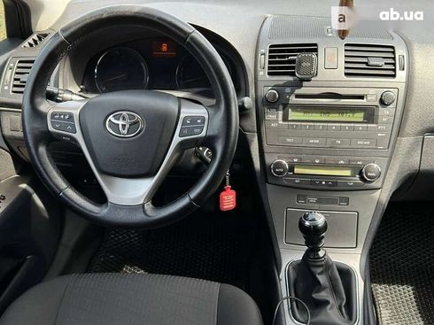 Toyota Avensis 2010 - фото 18