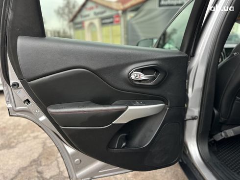 Jeep Cherokee 2018 серый - фото 46