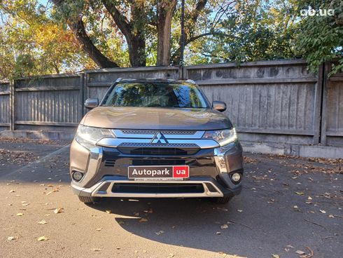 Mitsubishi Outlander 2019 коричневый - фото 2