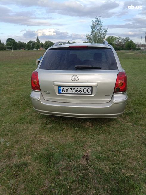 Toyota Avensis 2004 серый - фото 9