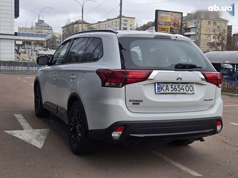 Mitsubishi Outlander 2017 - фото 5