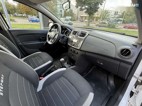 Renault Sandero 2019 - фото 14