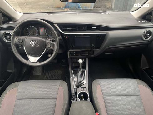 Toyota Corolla 2017 серый - фото 19