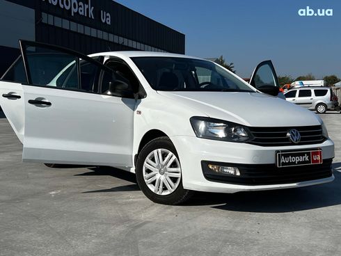 Volkswagen Polo 2016 белый - фото 23