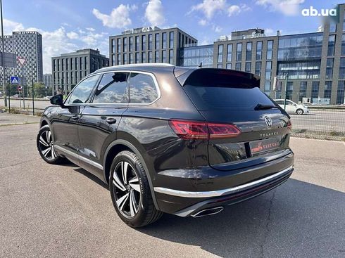 Volkswagen Touareg 2022 - фото 20