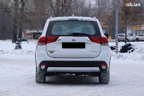 Mitsubishi Outlander 2017 - фото 6
