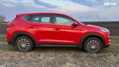 Hyundai Tucson 2020 красный - фото 6