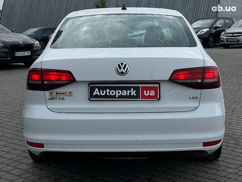 Volkswagen Jetta 2016 белый - фото 35