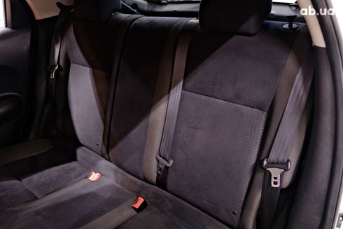 Nissan Juke 2011 белый - фото 9