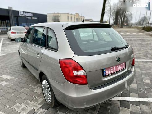 Skoda Fabia 2010 - фото 11