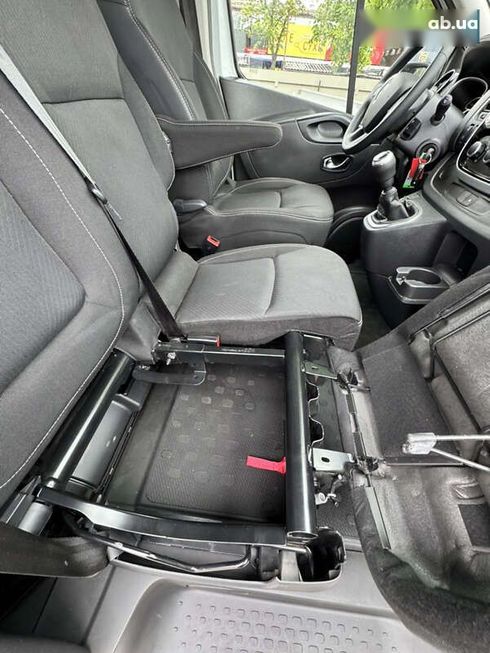 Renault Trafic 2021 - фото 26