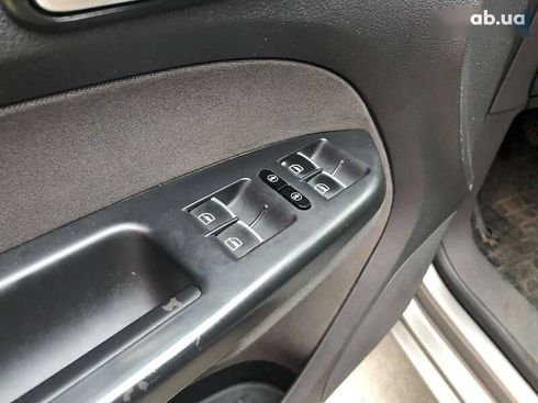 Volkswagen Touran 2010 - фото 16
