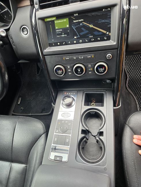 Land Rover Discovery 2018 серый - фото 18
